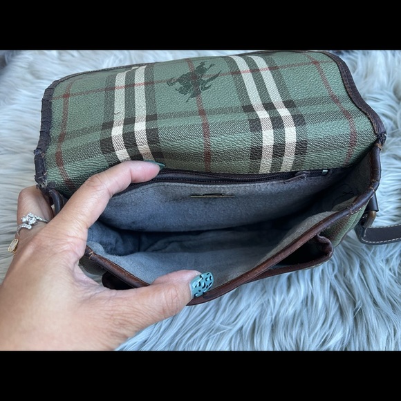 "Rare" Vintage Burberry Crossbody NovaCheck - Picture 9 of 16